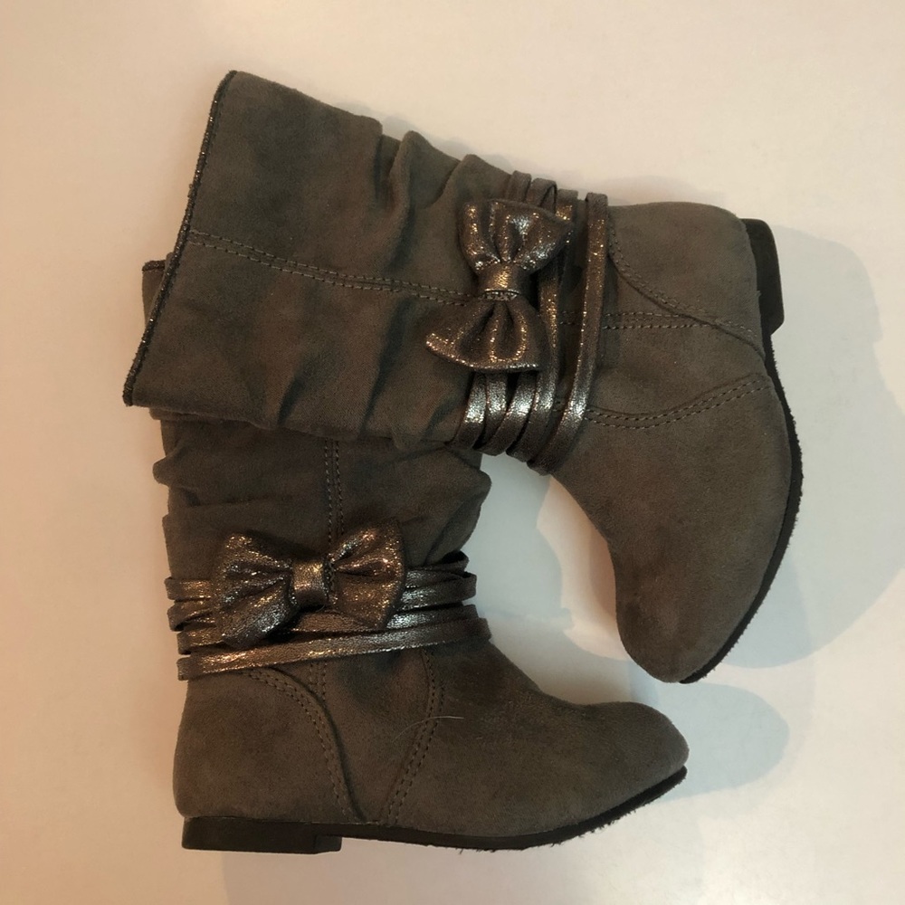 Toddler Gray Boots W/Bow